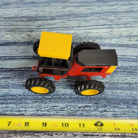 Vintage 1/32 Versatile 256 die-cast/plastic articulating 4wd tractor red/yellow - Picture 2 of 10